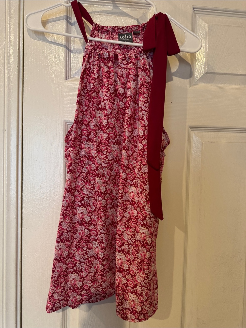 Soho New York & Company Red Floral Halter Tie-Neck Tank